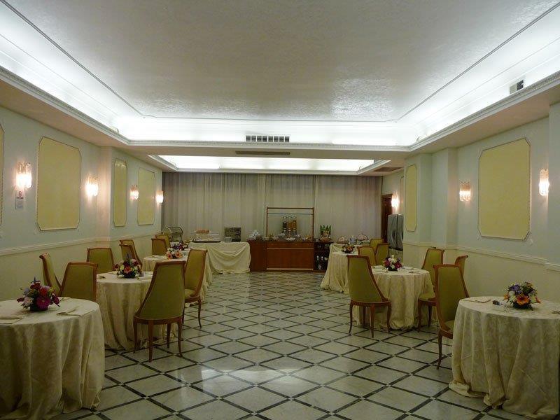 Hotel Romulus Ресторан фото